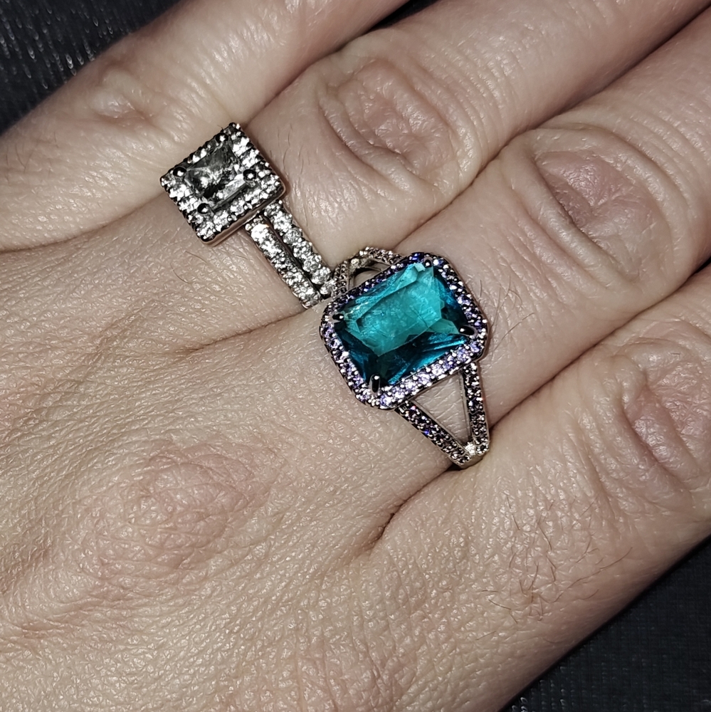 Elegant Silver Ring with Blue Gemstone
